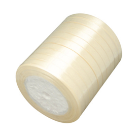 rol met 22.86 meter satijnlint van 10mm breed creme - super aanbieding!