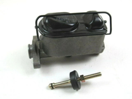 Mustang 1'' Bore Master Cylinder . Disc / Drum Cast Iron