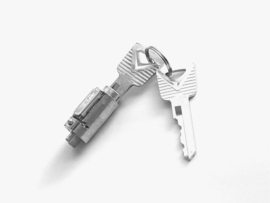 Start Cilinder.   Ignition Cylinder