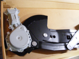 Window Regulator. Power with Motor  1982-87   Rechts