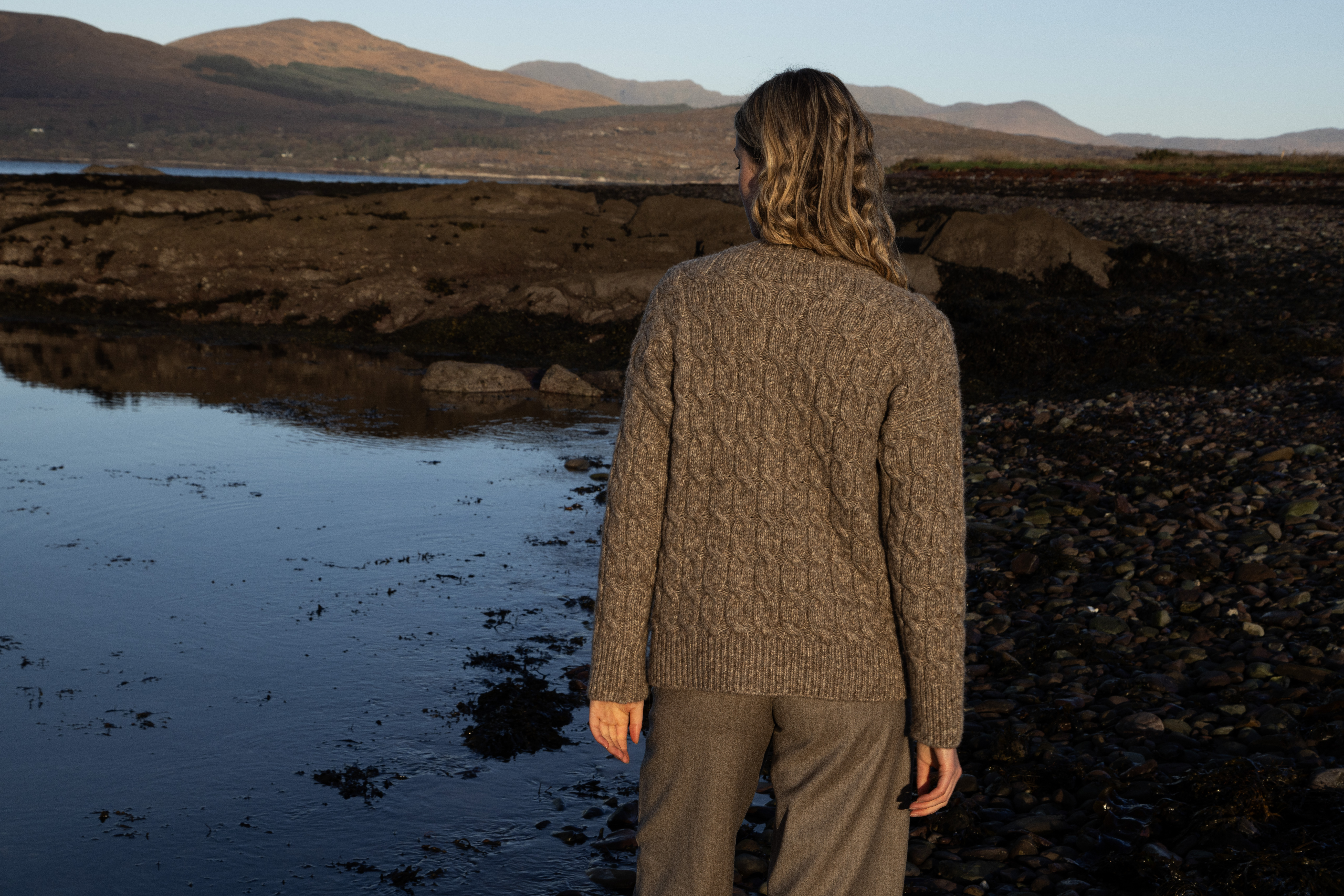 SM101V Cabled Crew Neck Jumper - Stone