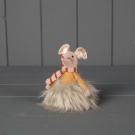 Huismuis met mosterdkleurig lijfje en bont rokje