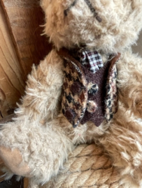 Harris Tweed Teddybeer in gilet met pet