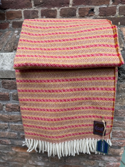 10. Fair Isle deken Diep rood/Okergeel en Mosterd