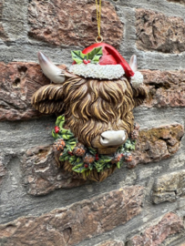 Schotse Hooglander met Kerstmuts en krans