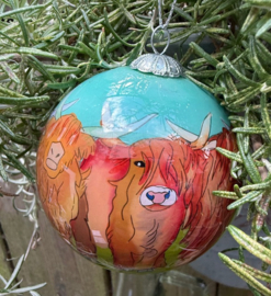 Glazen kerstbal Schotse Koe van Emma Ball