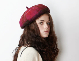 Lamswollen Bunnet fucsia tartan