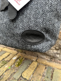 Thistlebag "Olive" in Zwarte Visgraat stof van Harris Tweed
