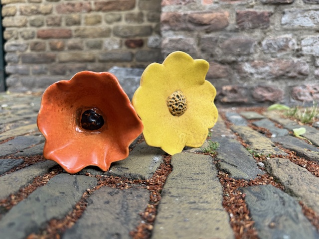 Kermamiek Gele Bloem GROOT op steker