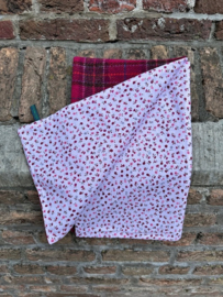 Harris Tweed Sjaal Fucsiakleurige ruit en bloemetjesvoering