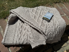 Aran Woollen Mills Kabel XL sjaal Beige