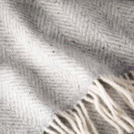 Merino/Cashmere Zilvergrijze visgraat plaid