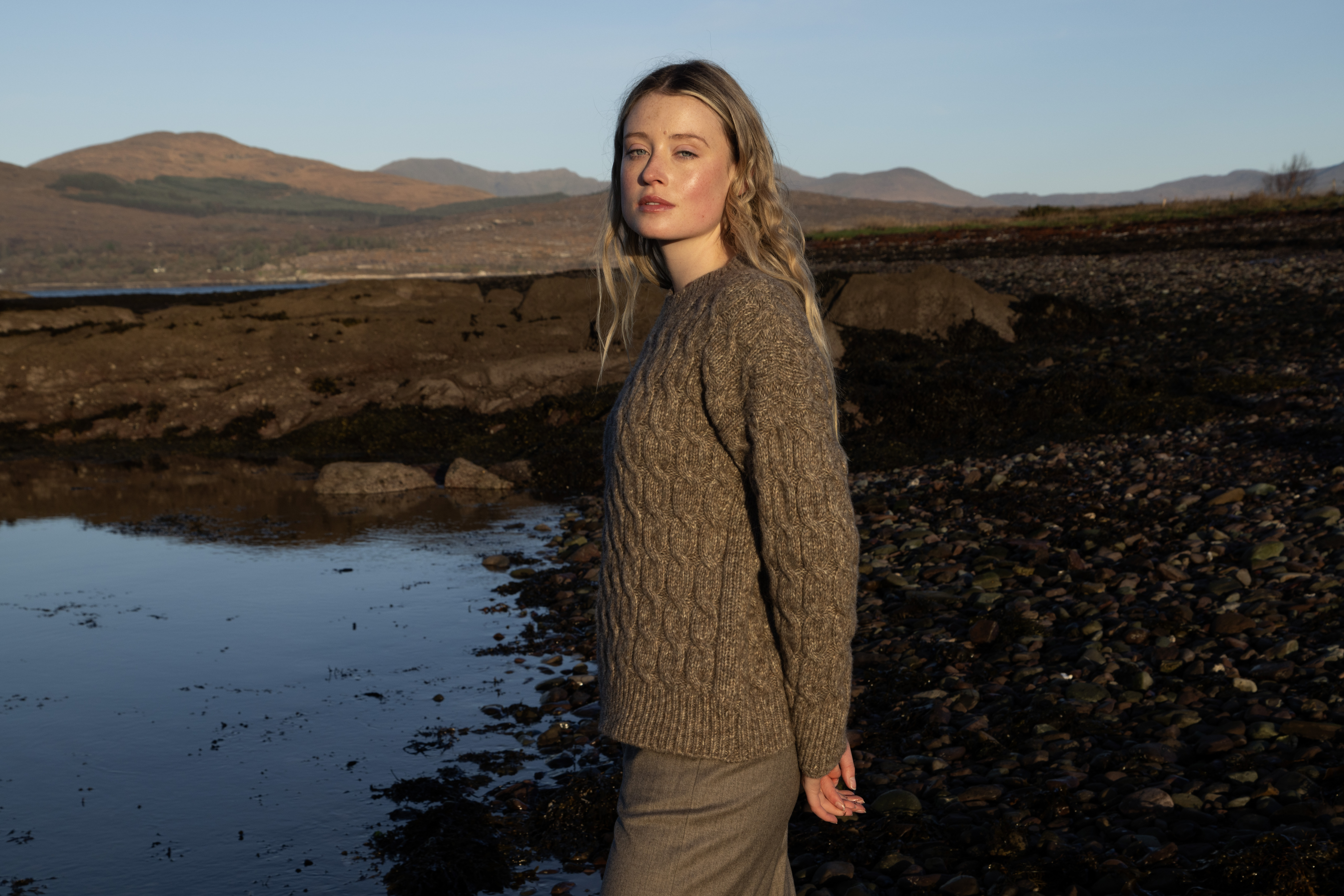 SM101V Cabled Crew Neck Jumper - Stone