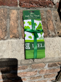 Theedoek scattered Shamrocks