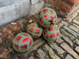 Rood/Groen geruiten glazen kerstbal