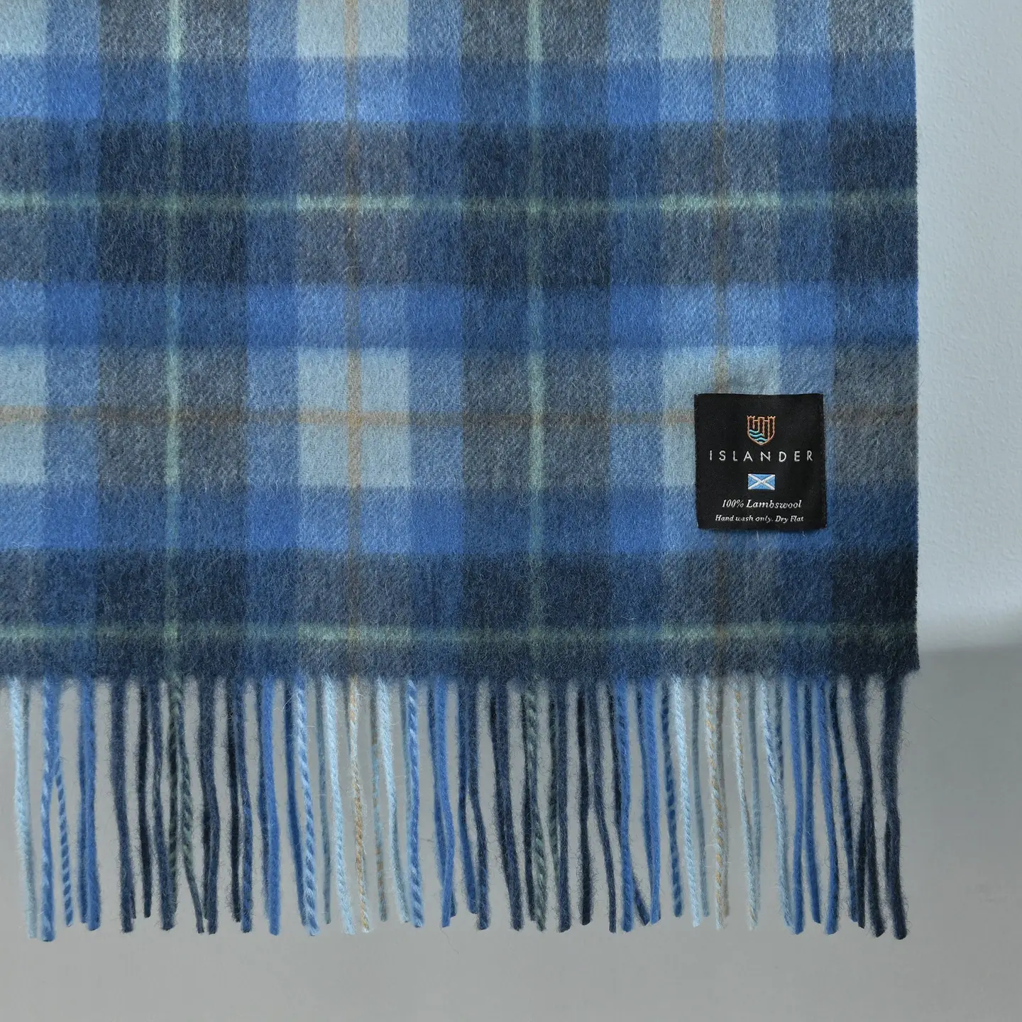 Islander lamswollen plaid Lichtblauw geruit