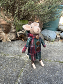 Muis met Duffelse jasje Dark Stewart tartan