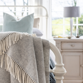 Merino/Cashmere Zilvergrijze visgraat plaid