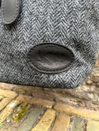 Thistlebag "Olive" in Zwarte Visgraat stof van Harris Tweed