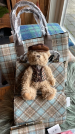 Harris Tweed Teddybeer in gilet met pet