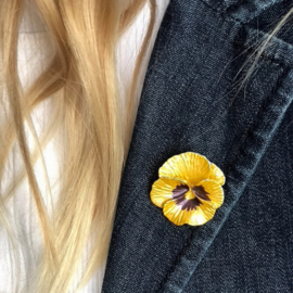 Viooltje geel broche