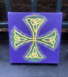 Paars kruis Keltisch versierd