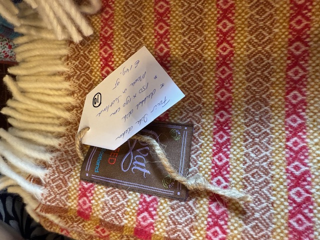 10. Fair Isle deken Diep rood/Okergeel en Mosterd