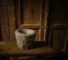 Oude stenen bowl