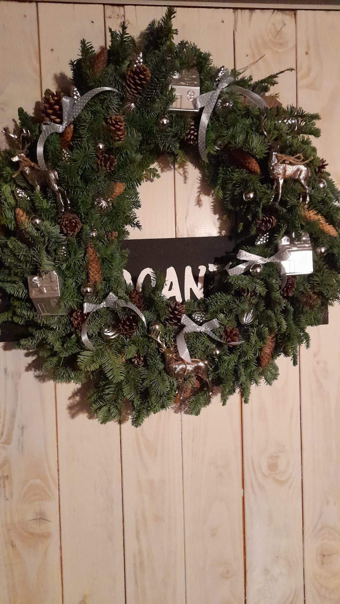 Handgemaakte kerstdecoraties en opdrachten