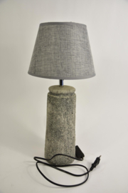 Stoere lamp met kap.