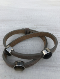 Armband leder met glaskralen taupe