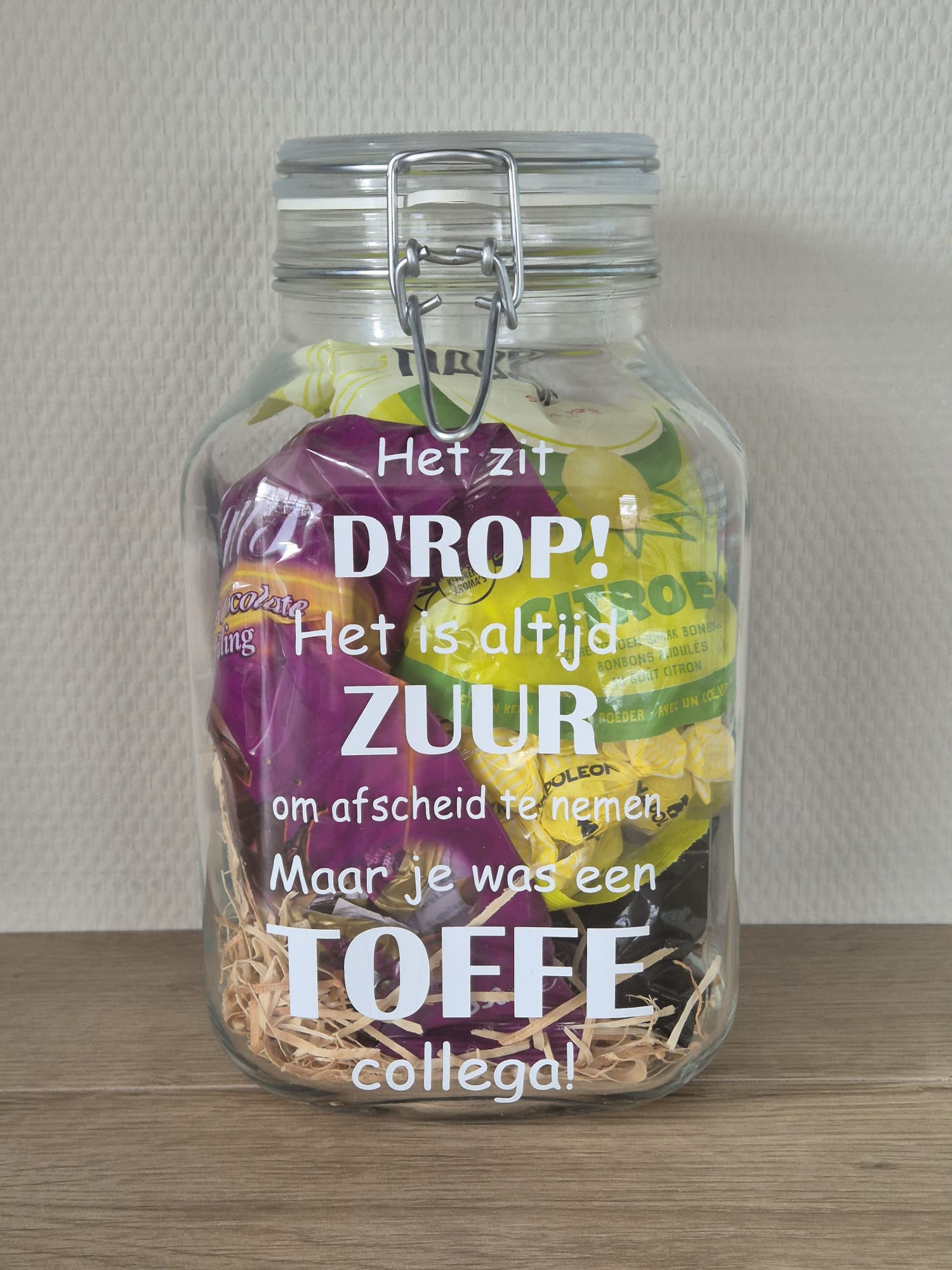 Goed gevulde snoep pot