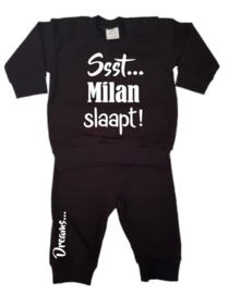 Kinder Pyjama Sttt... (naam) slaapt! | pyjama met naam