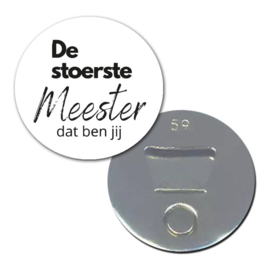 Flesopener voor meester met de tekst: 'De stoerste meester dat ben jij' wit