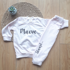Kinder Pyjama (naam)... Slaapt ...| pyjama met naam