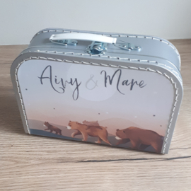 Koffertje van print van het geboortekaartje | Aivy en Mare