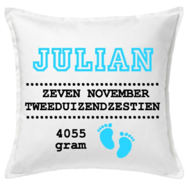 Geboorte Kussen Julian  Wit | Kussensloop met bedrukte geboortegegevens + Kussenvulling