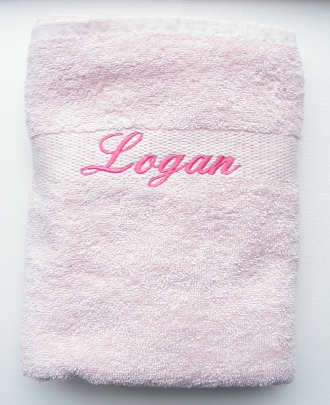 Handdoek naam Licht Roze 50x100 | Handdoeken | & Kids