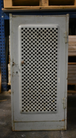 Oud kastje metaal grijs 47*47*97,5 cm