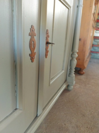 Oude buffetkast groengrijs  113,5*48*194,5 cm