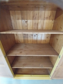 Tweedeurskast mosterdgeel 121,5*62*182  cm