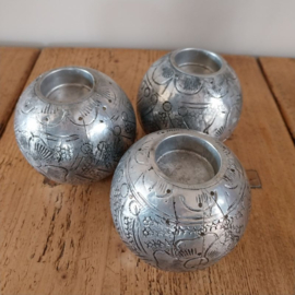 Brocante ronde waxinelichthouders,  set van 3  ø9 cm