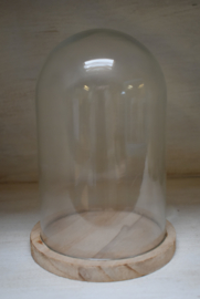 Glazen stolp met houten voet