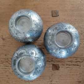Brocante ronde waxinelichthouders,  set van 3  ø9 cm