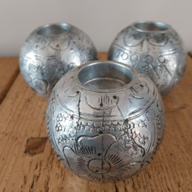 Brocante ronde waxinelichthouders,  set van 3  ø9 cm