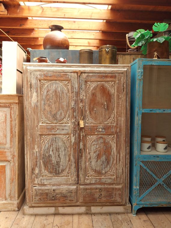 Ondiepe kast ornament teak India  96,5 x 25,5/32 x 137,5 cm