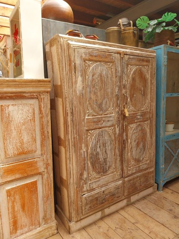 Ondiepe kast ornament teak India  96,5 x 25,5/32 x 137,5 cm