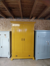Tweedeurskast mosterdgeel 122,5*57*187 cm