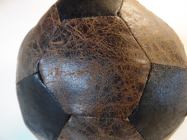 Deurstopper oude voetbal (Van Manen)