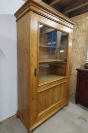 Oude eendeurs servieskast 112*49*183 cm